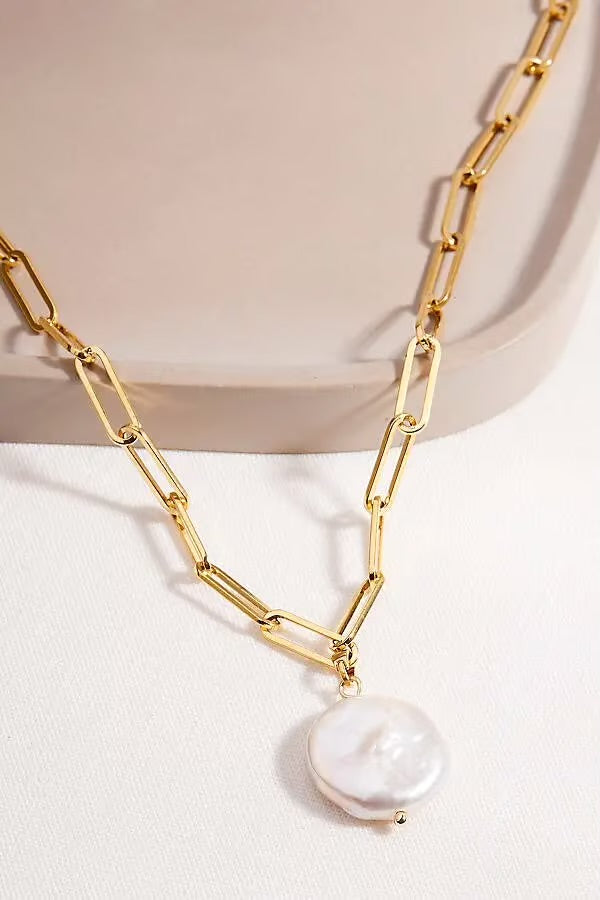 Metis Pearl Necklace