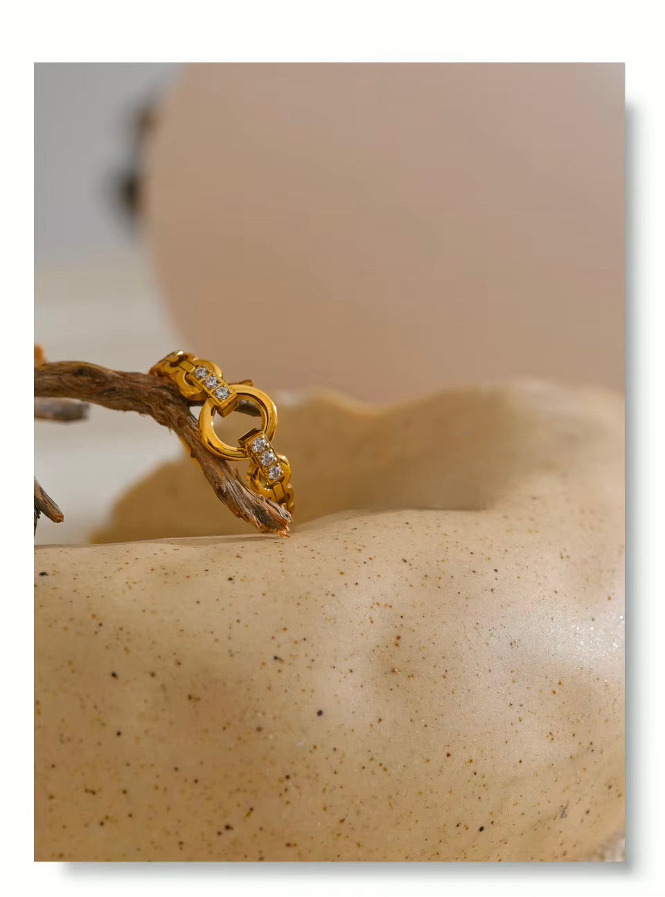Circle Cubic Ring