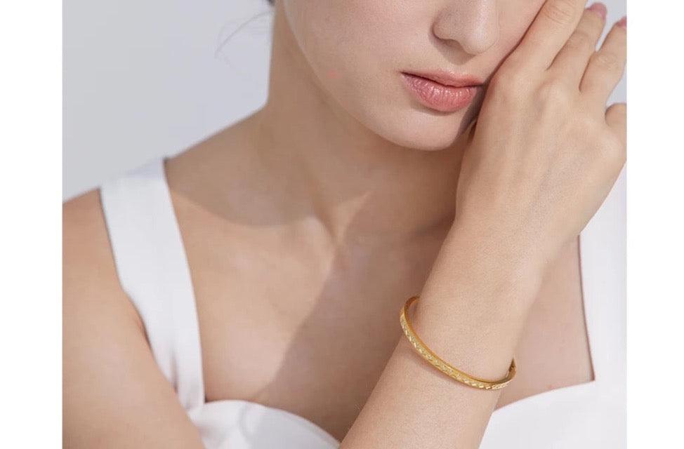 Malax Cuff Bracelet - 18K Gold Coated