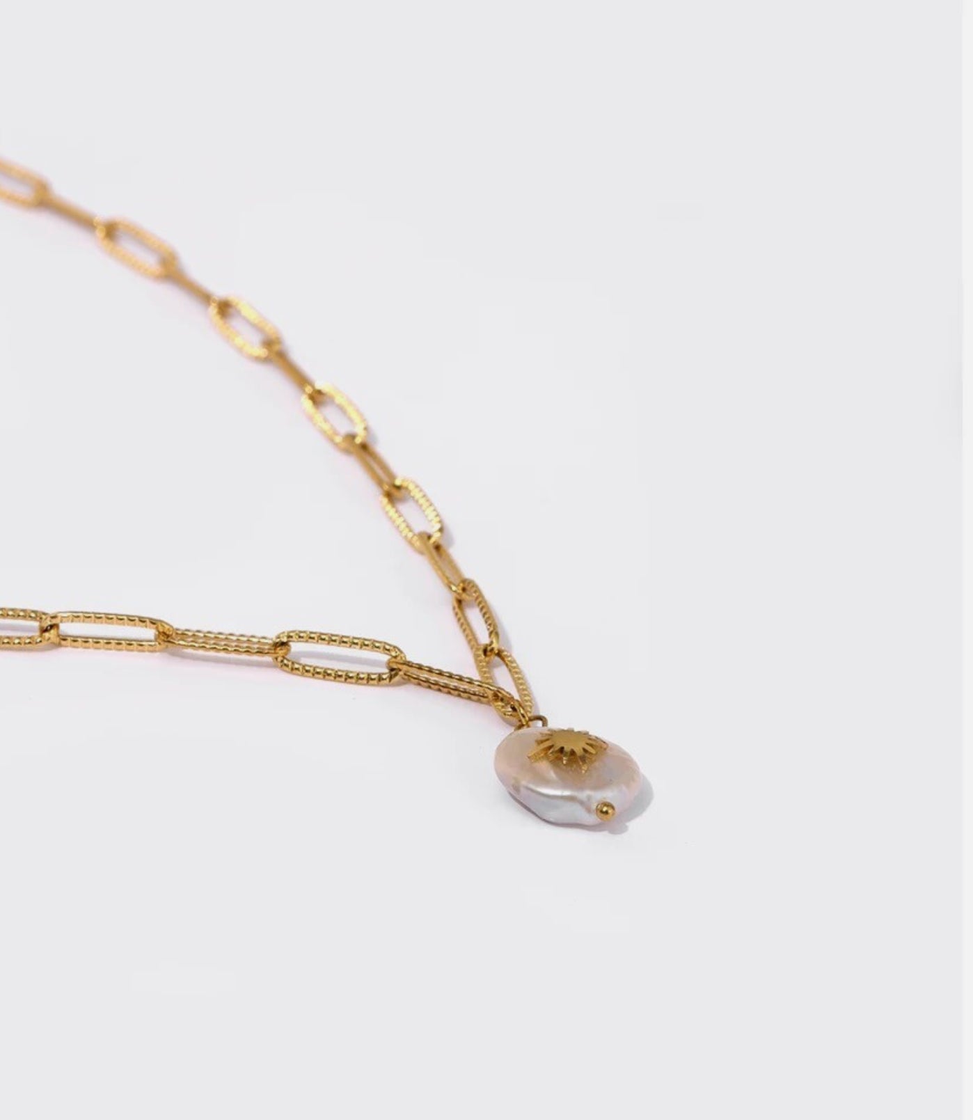 Metis Pearl Necklace