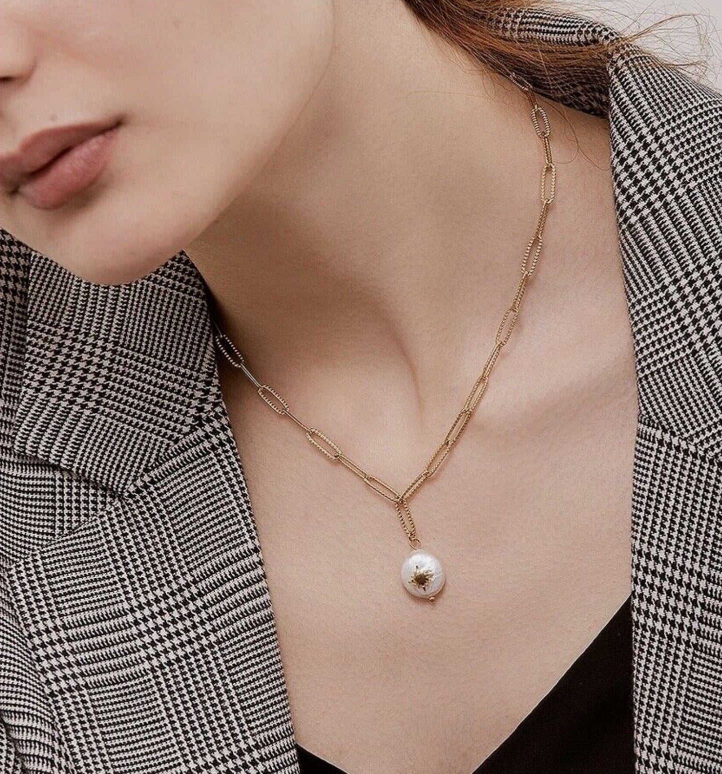Metis Pearl Necklace