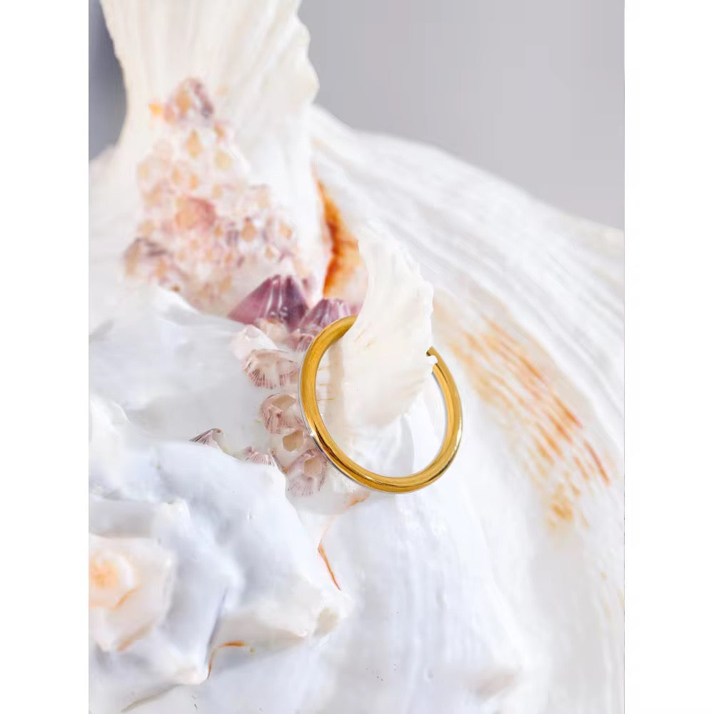 Contract Kiss Ring
