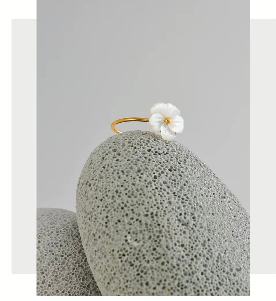 Luna Bloom Ring