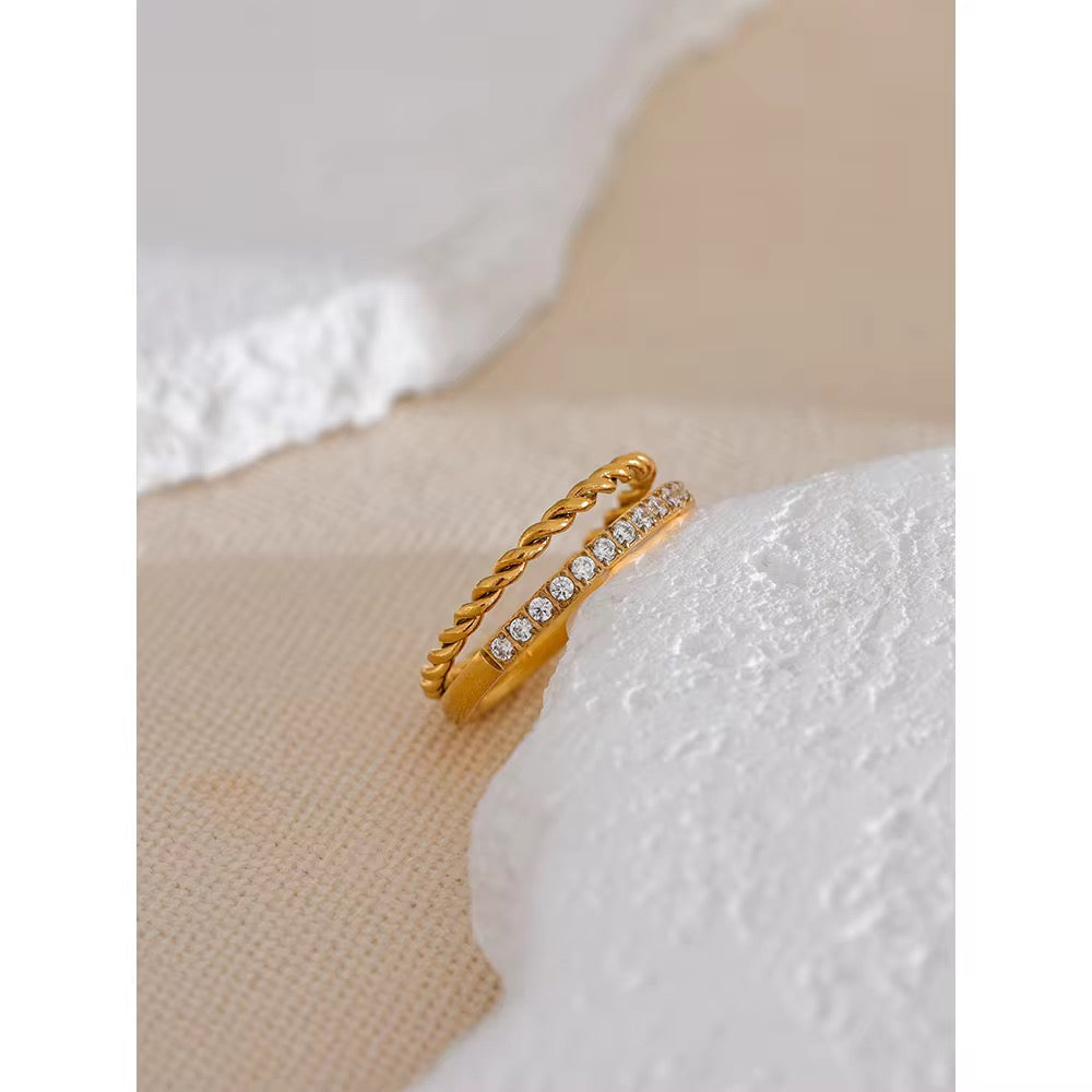 Double band twisted ring
