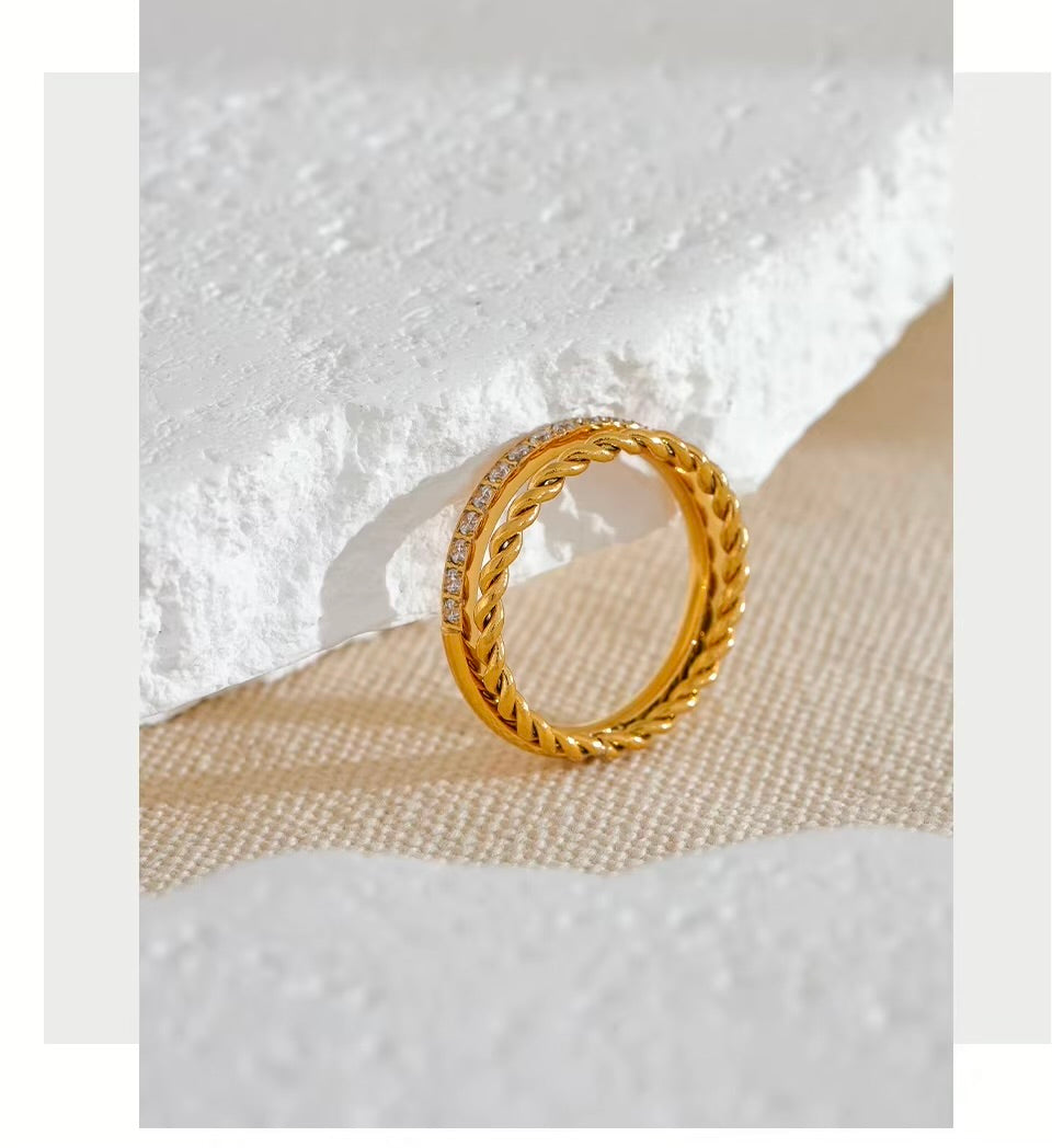 Double band twisted ring