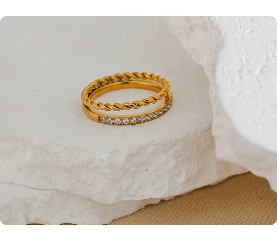 Double band twisted ring