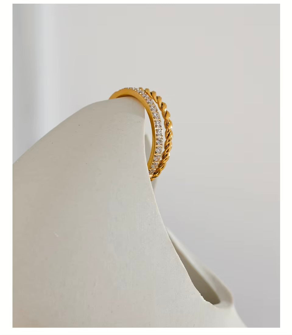Double band twisted ring