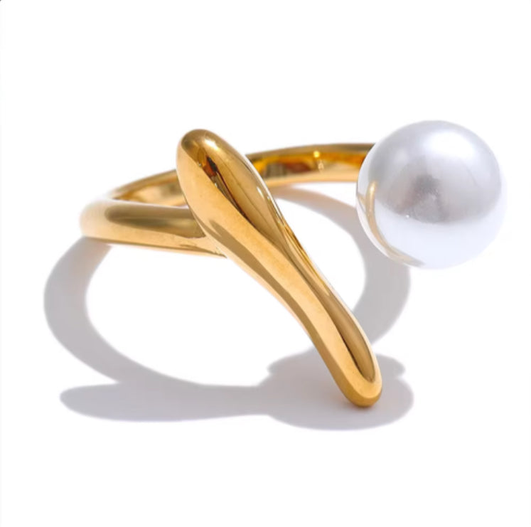 Pearl Stroke Ring
