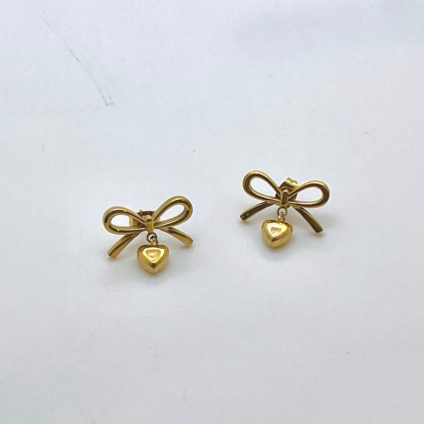 Bow heart earring