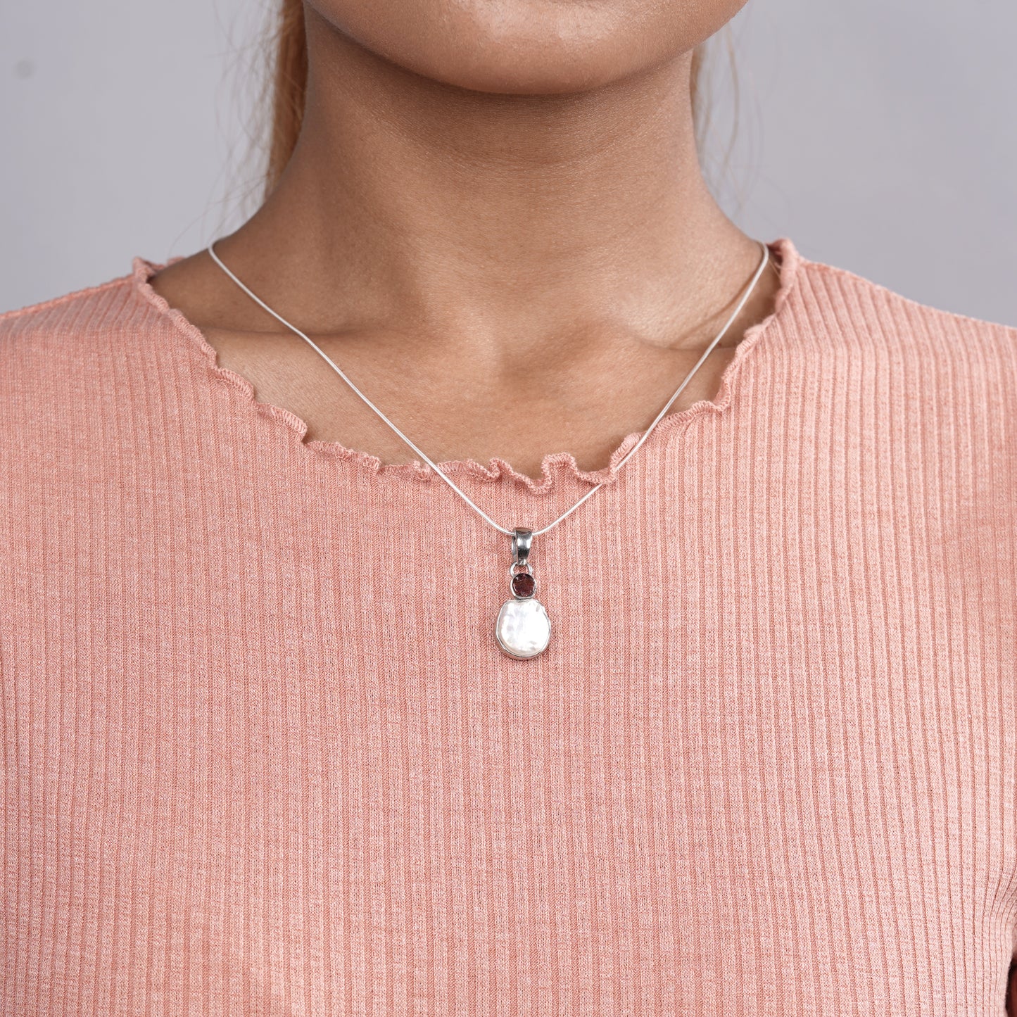 Pearly Rose Pendant - 925 Silver Jewellery