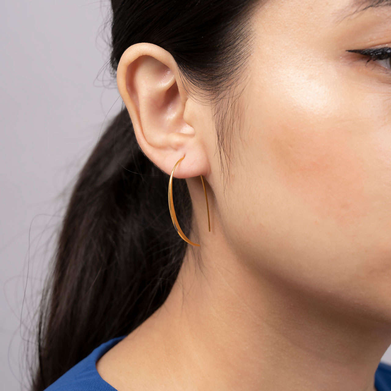 Regal Svelte Hoop Earring
